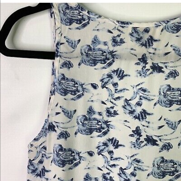 Cynthia Rowell White Blouse with Navy Floral - Picture 3 of 4